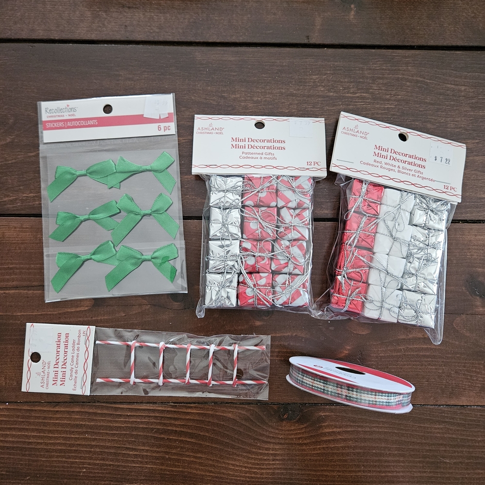 Ashland Christmas Mini Decorations Set: Bow‎ Stikers, Gift Boxes x 2 & Ribbon